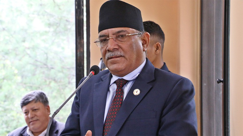 विदेशबाट मोबाइल ल्याउन गरिएको कडाइ कार्यान्वयन नगर्न प्रधानमन्त्रीको निर्देशन