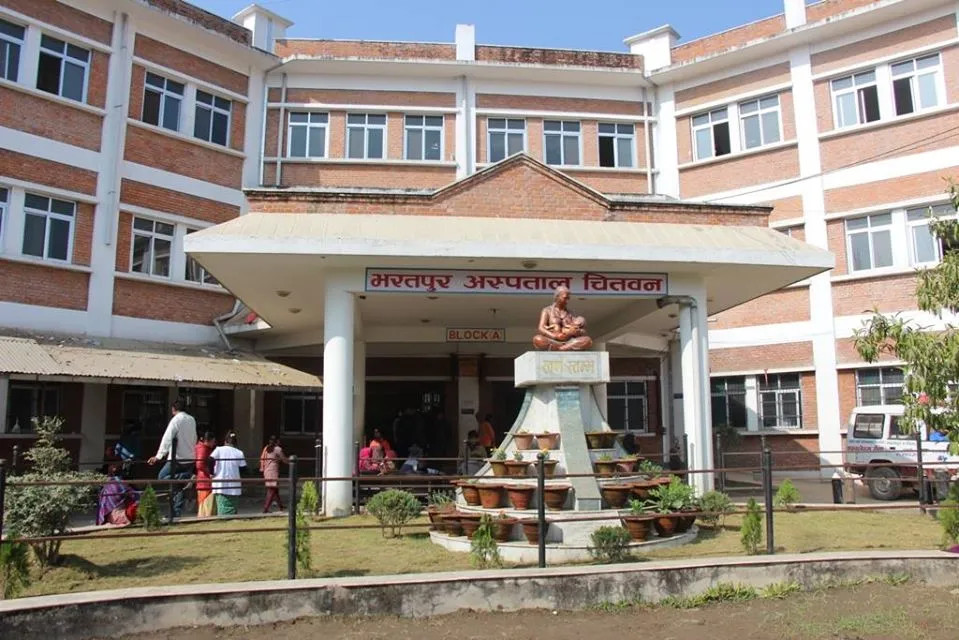 भरतपुर अस्पतालका बेड डेंगु र स्क्रब टाईफसका बिरामीले भरिए  