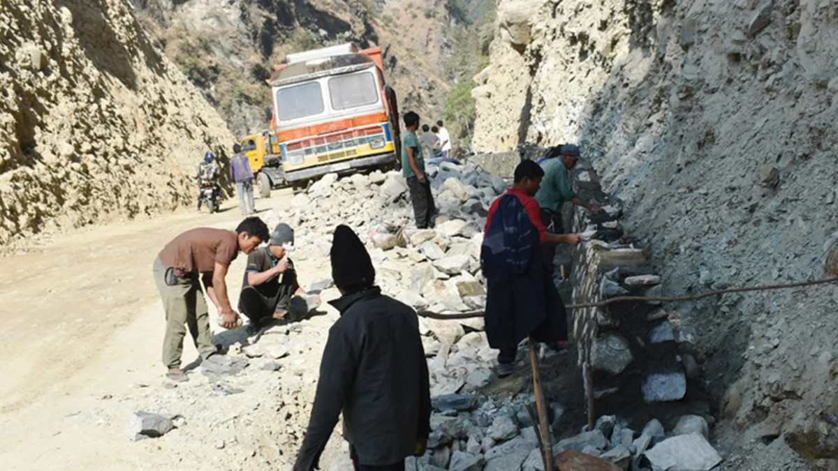 ठेक्का तोड्ने सूचनापछि काममा फर्किए ठेकेदार