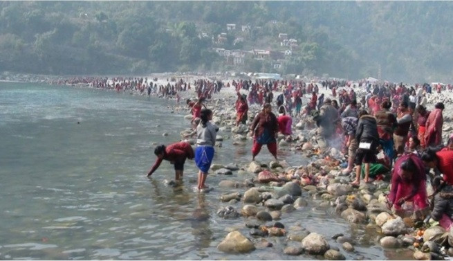 रिडी धाममा माघे संक्रान्ति मेला सुरू, कालीगण्डकी नदीमा स्नान गर्ने भक्तजनकाे भीड