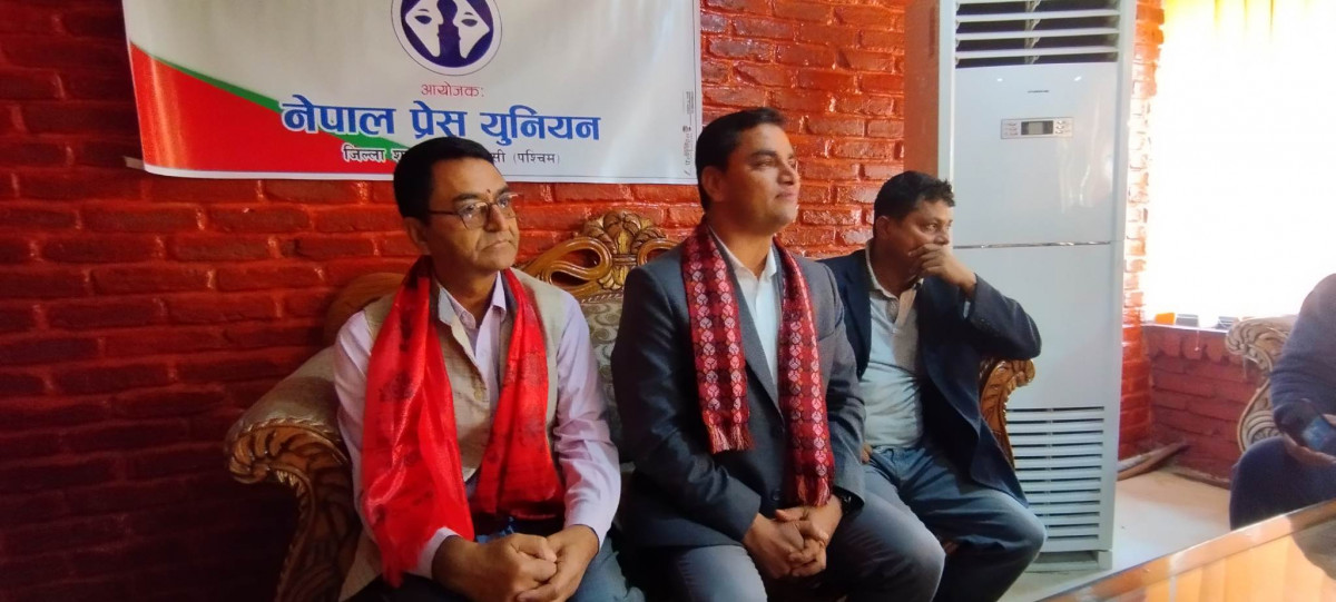 ओली 'सुपर प्रधानमन्त्री' बन्न खोजेकाले माओवादी-एमाले गठबन्धन टिकेन: नेता पौडेल