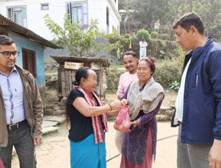 सहिद परिवारको घरदैलोमा माओवादी नेता 