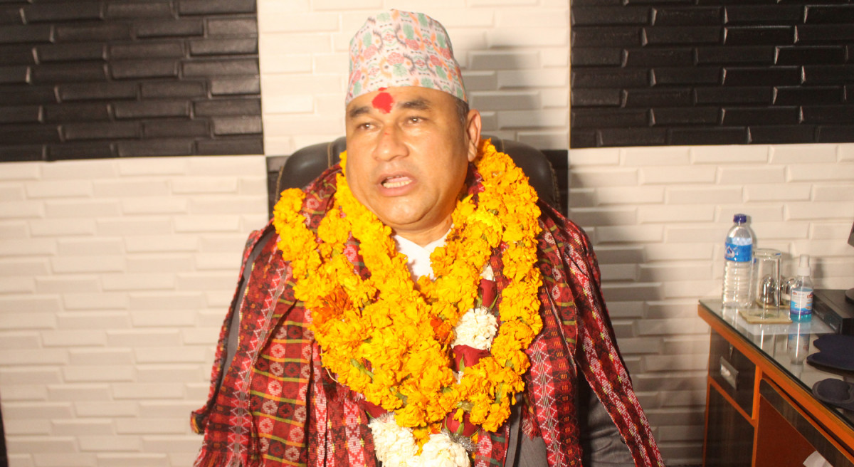 प्रचण्डकाे निर्देशनमा सुदूरपश्चिमका मुख्यमन्त्रीलाई माओवादीले विश्वासकाे मत दिने
