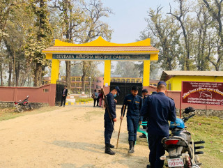 देवदह आदर्श बहुमुखी क्याम्पसमा लगाईएको ताला खोलियो