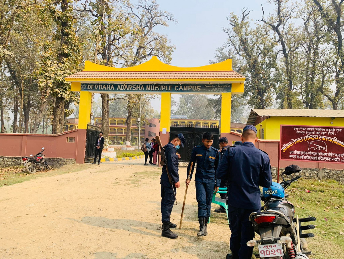 देवदह आदर्श बहुमुखी क्याम्पसमा लगाईएको ताला खोलियो