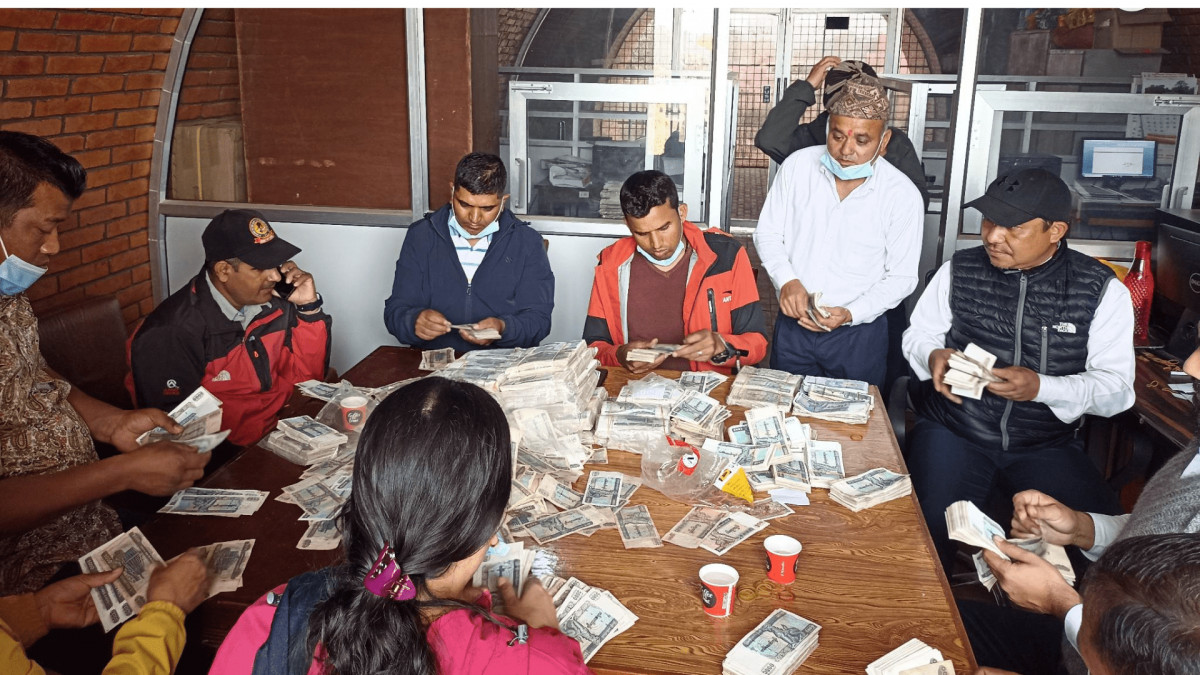 लुम्बिनीमा भेटिए सय देशका मुद्रा