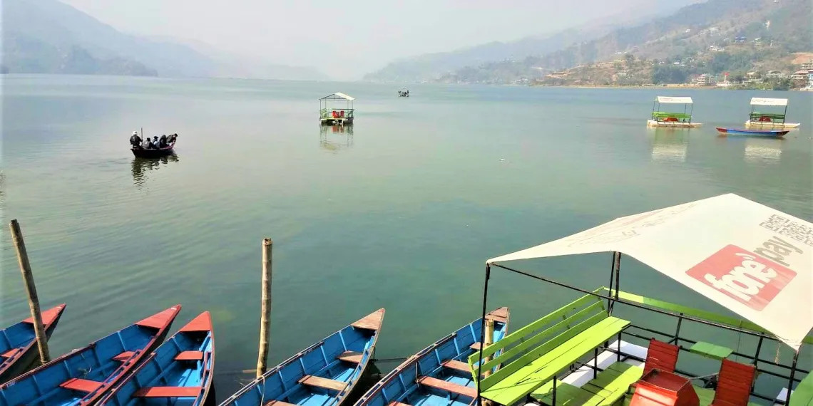 फेवाताल किनारका पुराना डुंगा हटाईंदै