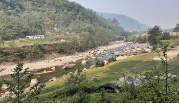 पर्यटकीय सिजन चल्दै गर्दा बैदाम क्षेत्रमा खानेपानी अभाव भए पछि व्यवसाय नै प्रभावित