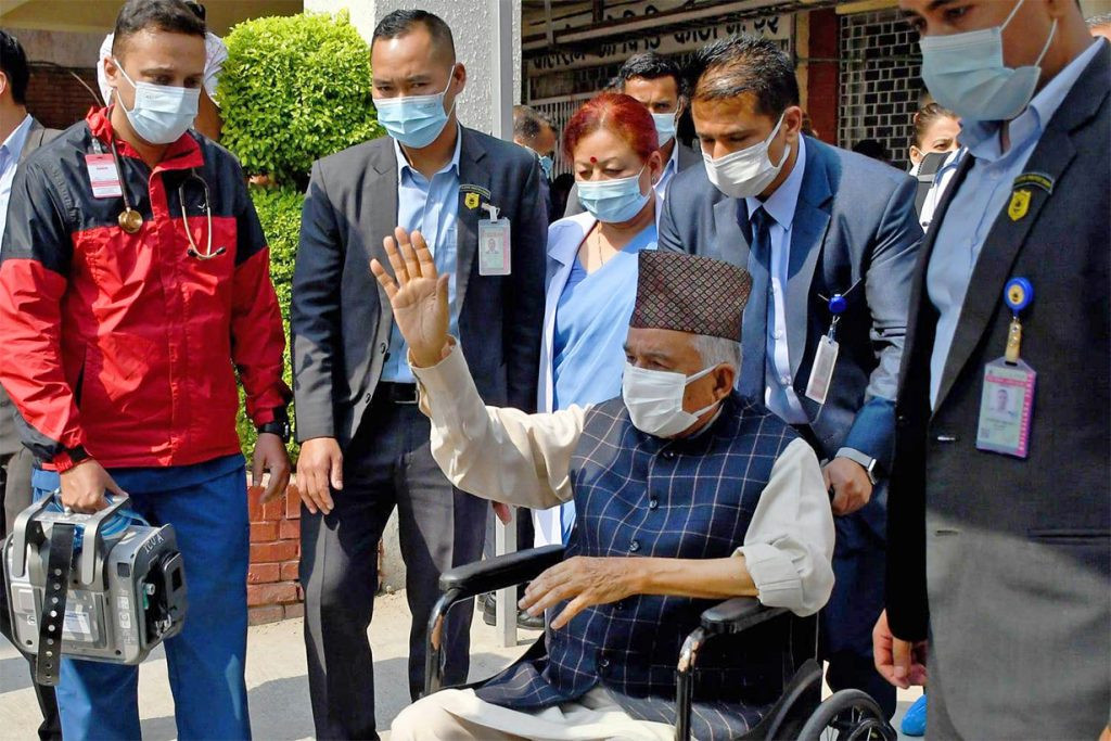 एयर एम्बुलेन्समार्फत् दिल्ली लगियो राष्ट्रपति पौडेललाई