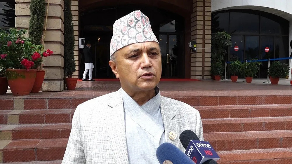 मुख्यमन्त्री अधिकारीले भने ‘शिलालेखमा होइन इतिहासमा नाम लेखाउन मन छ’