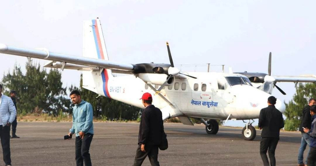 रेसुङ्गा विमानस्थलमा नेपाल वायुसेवाको ट्वीनअटर