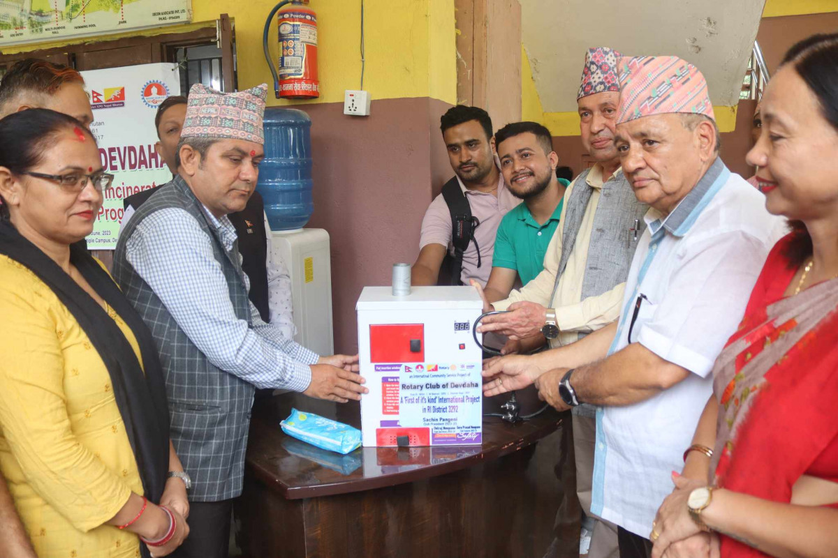 भविष्य निर्माण माविमा सेनेटरी प्याड डिस्पोजेबल मेशिन हस्तान्तरण