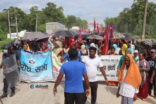 लघुवित्त वित्तीय संस्थाको ज्यादतीविरुद्ध  प्रदर्शन (भिडियो)