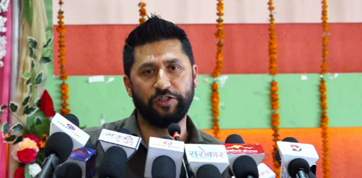 रविले भने- 'मान्छेको पछि लाग्न छोडेर अब गाडिको पछि...'