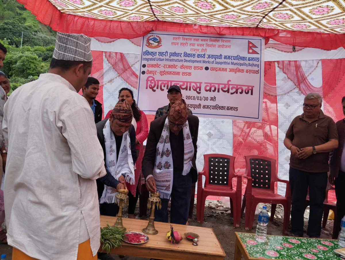 बझाङमा बसपार्क शिलान्यास, बझाङ्गी राजपरिवारले दियो नि:शुल्क जग्गा
