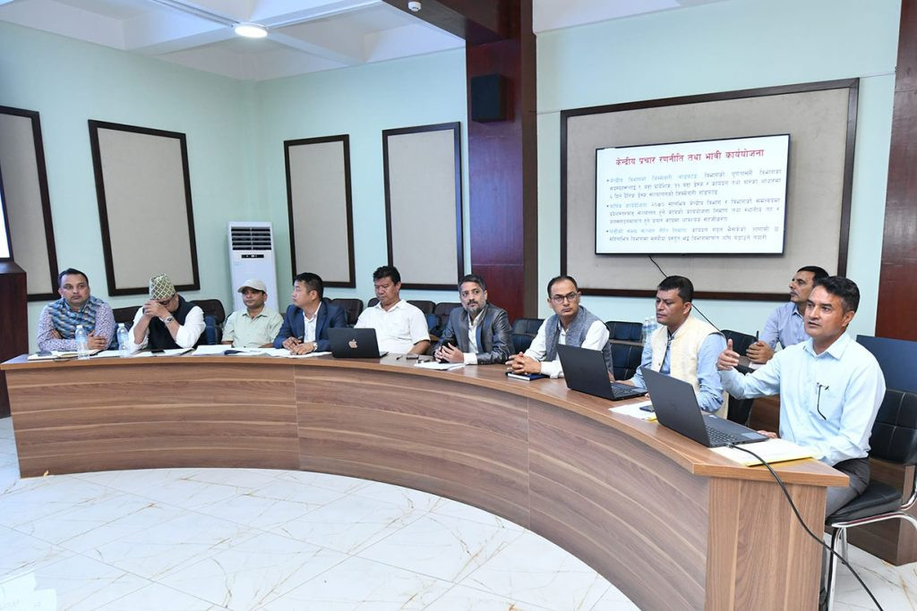 प्रेस चौतारीका अध्यक्षले गृहमन्त्रीसँग माफी मागेकोमा ओलीको आपत्ति, स्पष्टीकरण मागियो