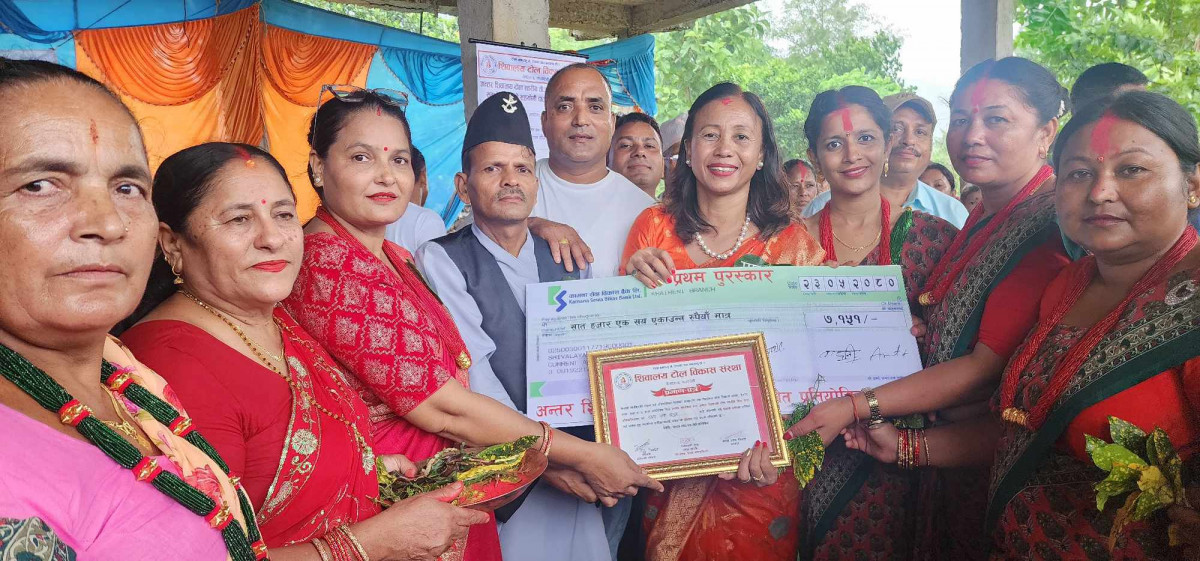 देवदह : टोलस्तरिय तीज गीत प्रतियोगितामा उदय आमा समूह प्रथम