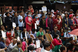 देशभरका शिक्षक काठमाडौंमा, आजबाट सडक आन्दोलन गर्दै