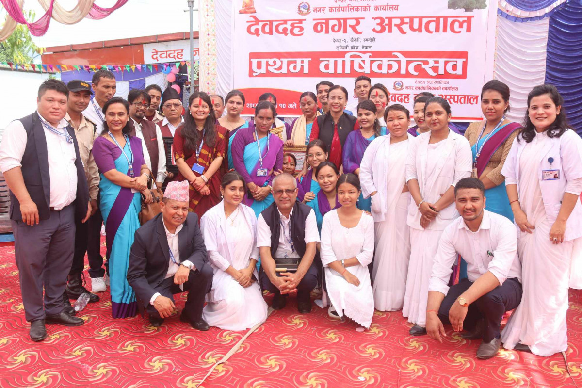 स्वास्थ्यकर्मीद्वारा देवदह नगर अस्पताल सरसफाईसंगै दीप प्रज्ज्वलन