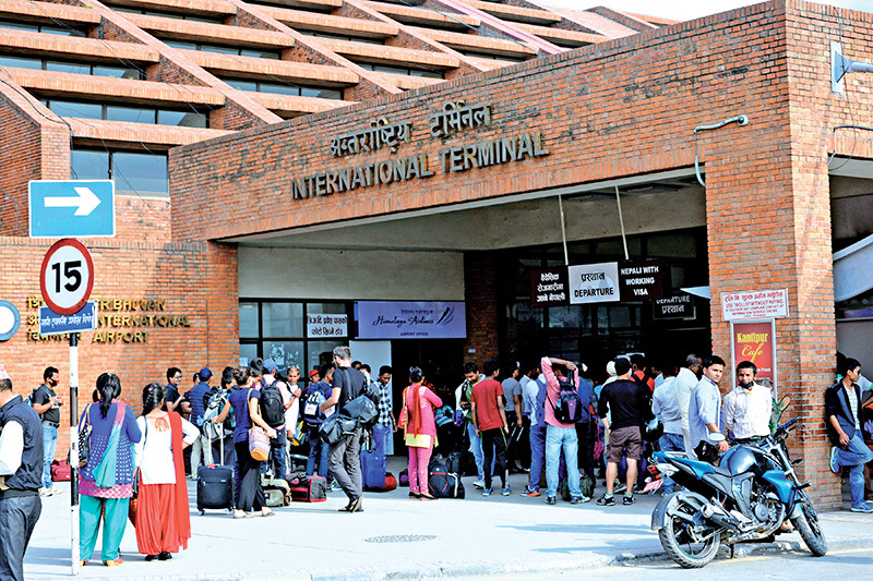अब नेपाल फर्किंदा अरूको सामान लिएर आए कारबाही