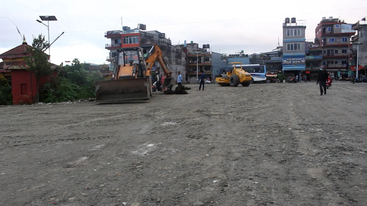 पोखरा बसपार्क व्यवस्थित गर्दै महानगर