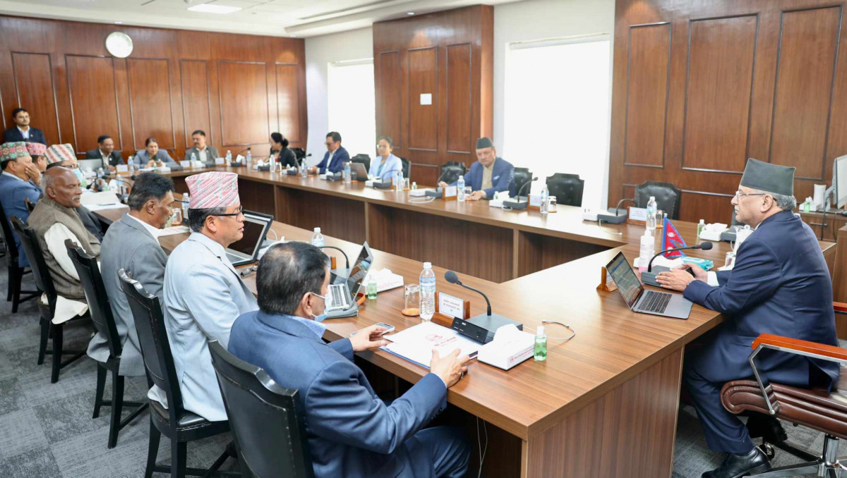 भूकम्प पीडितलाई प्रधानमन्त्री र मन्त्रीहरुले एक महिनाको तलब दिने