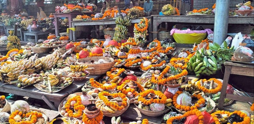 छठ पर्व विधिवत् रुपमा सुरु, मधेशका बजारमा पूजा सामान किन्नेको भिड