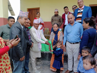 जीवलाल पराजुलीको ५ औँ स्मृतिमा शैक्षिक सामाग्री वितरण