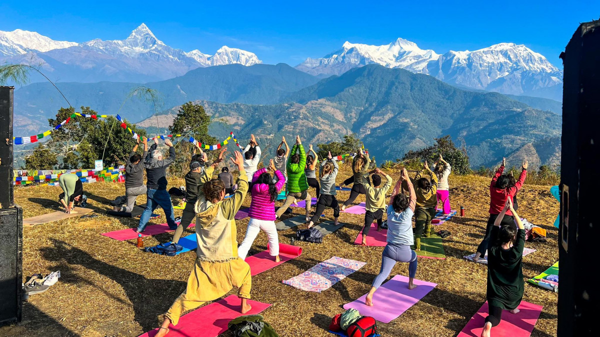हिमाललाई ऐना बनाएर पोखराको काहूँमा योगा महोत्सव 