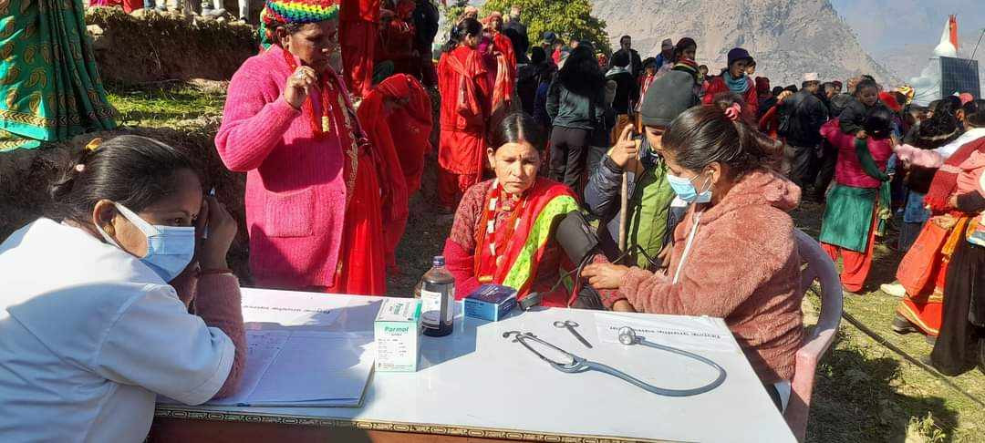 बझाङको भवानी मेलामा स्वास्थ्य सेवा