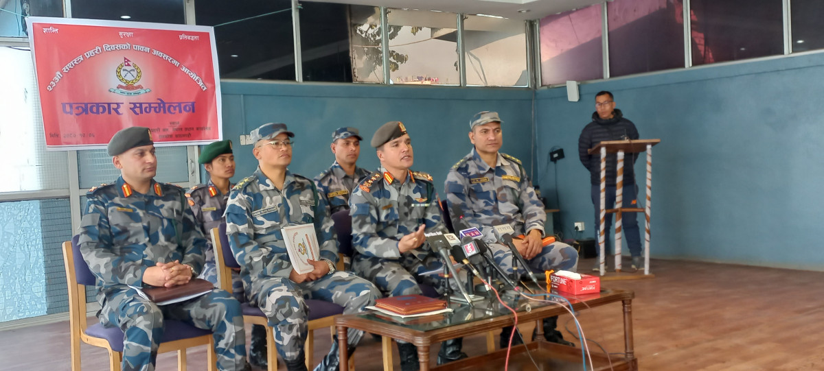 सशस्त्र प्रहरीद्वारा नवलपरासीमा ६ लाख बढीको अवैध कपडा बरामद