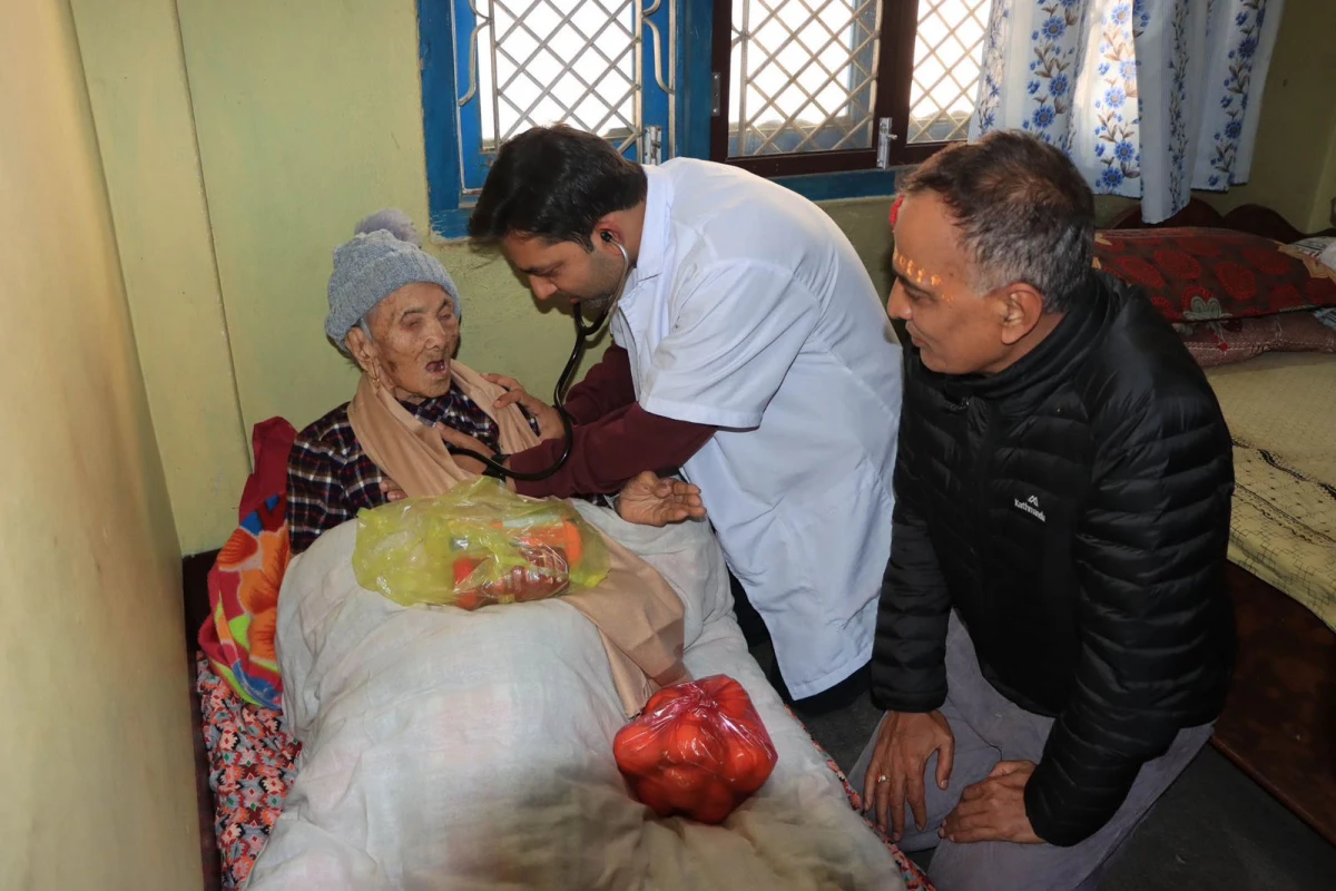 ११० वर्षिया ऐरावतीको स्वास्थ्य जाँचेर बाआमासँग नगर प्रमुख कार्यक्रम सुरू