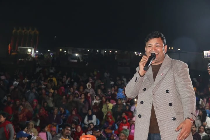 देवदह महोत्सव : गायक राजु परियारसंगै झुमे दर्शक 