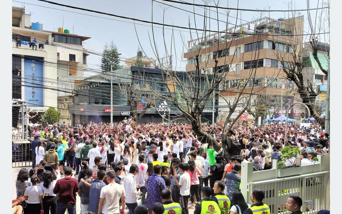 तराईमा आज होली मनाइँदै, सार्वजनिक बिदा