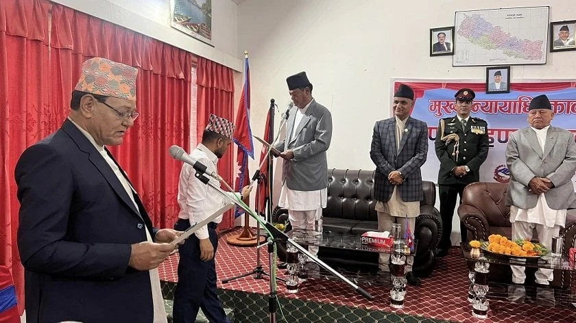 कर्णालीमा एमालेका चार सांसदले फ्लोर क्रस गर्दा जोगियो शाही सरकार