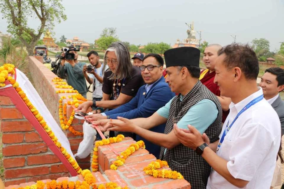विश्वशान्तिको कामना गर्दै रसियन बौद्ध समूदायद्वारा लुम्बिनीमा पाठ
