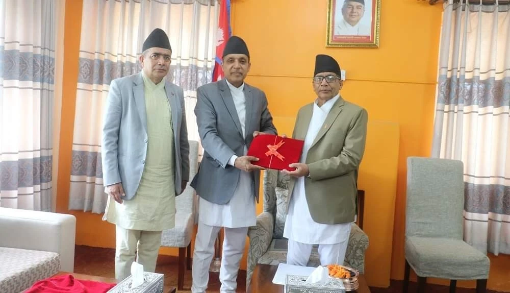 प्राकृतिक स्रोत तथा वित्त आयोगले गण्डकी प्रदेश प्रमुख समक्ष पेस गर्‍यो वार्षिक प्रतिवेदन