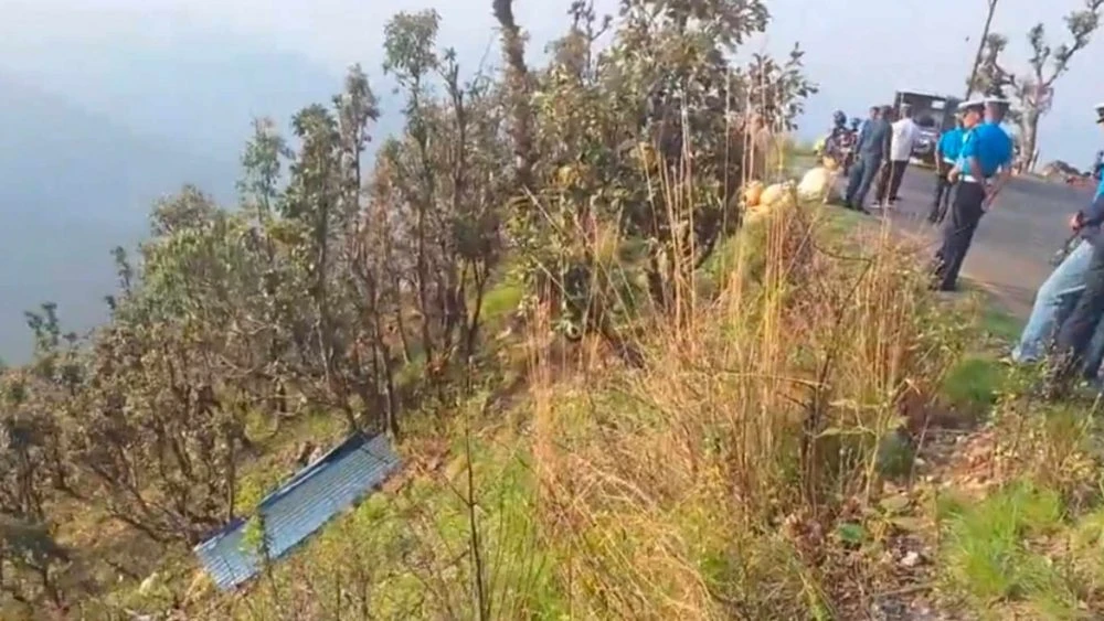 सल्यानमा जीप दुर्घटना हुँदा २ को मृत्यु, १७ जना घाइते
