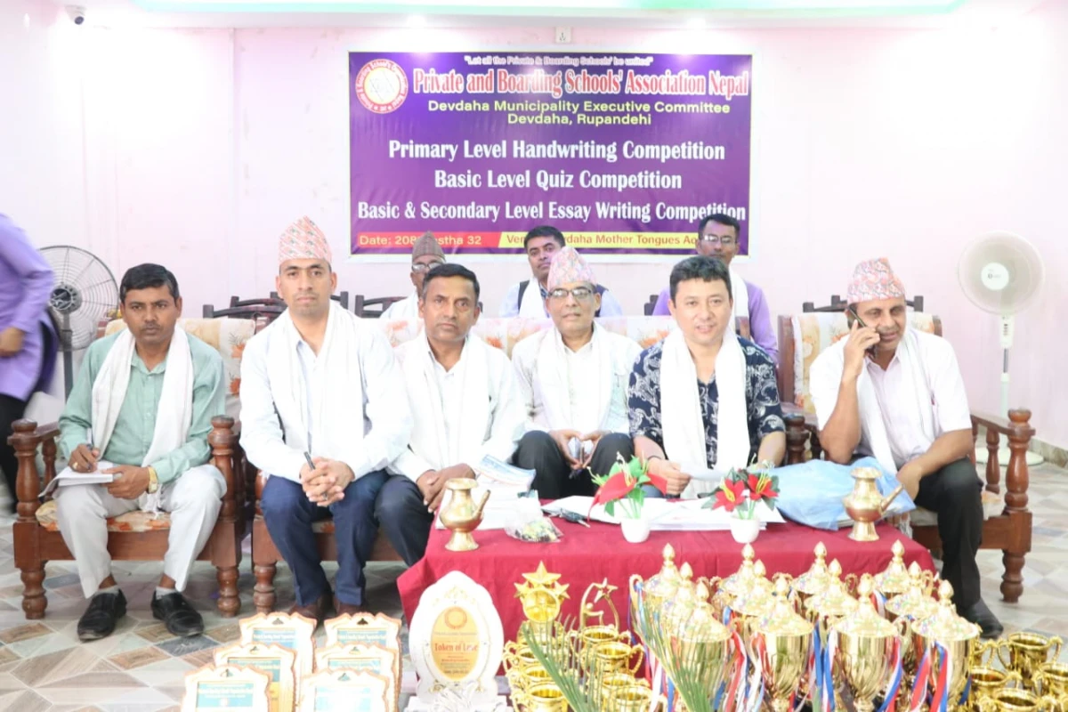 'गरेर सिक' भन्ने नारासहित नमूना एभरग्रिनमा राखी बनाउने प्रतियोगिता