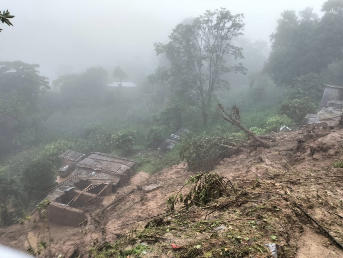 स्याङ्जामा पहिरोले चार घर बगायो, सिद्धार्थ राजमार्गको १५ ठाउँमा पहिरो