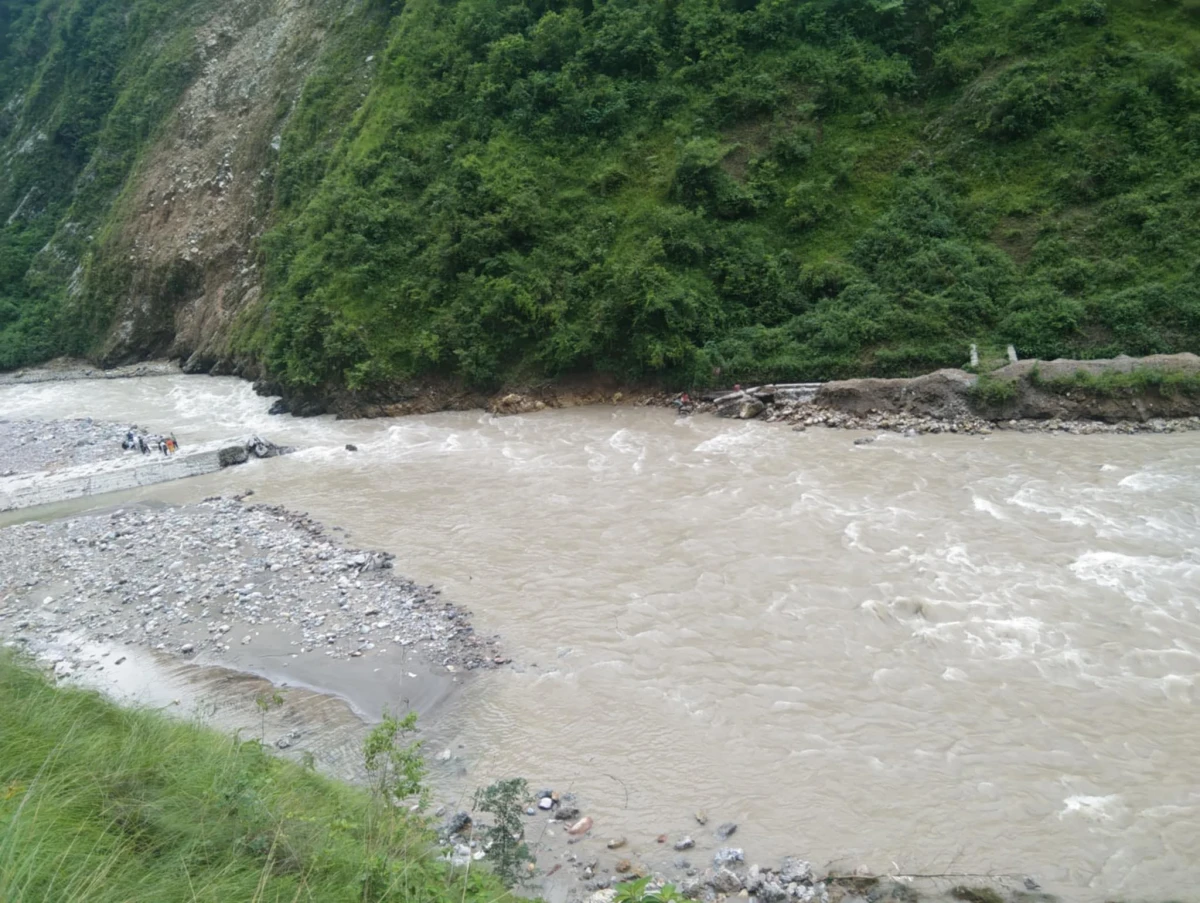 बाढीले ड्याम बगाएपछि गुल्मीका १३ हजार विद्युत उपभोक्ता अध्यारोमा बस्न बाध्य