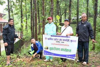 रजतबर्षको अवसरमा फर्निचर उद्योग संघ रुपन्देहीको वृक्षारोपण कार्यक्रम