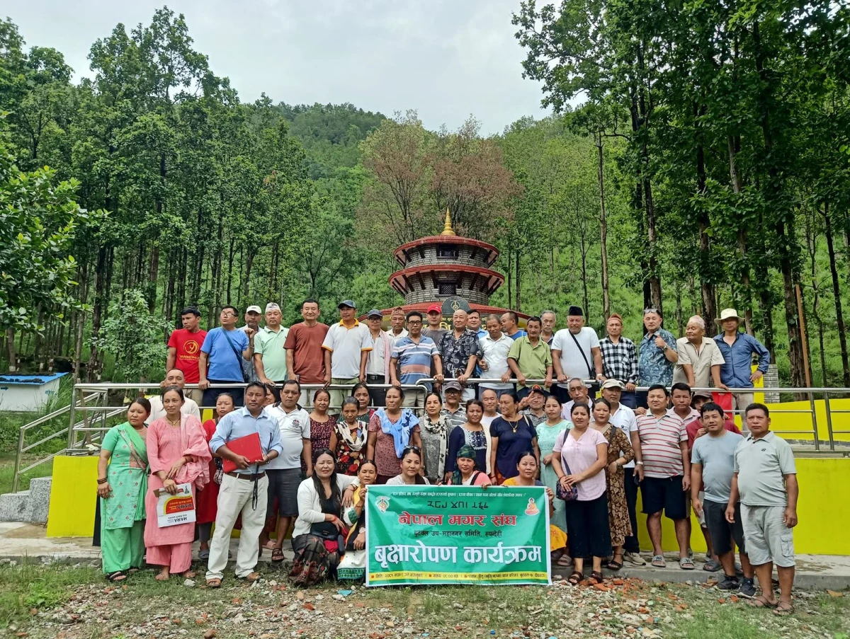 क्रान्तिकारीको 'एक विद्यार्थी, एक विरुवा' अभियान : बुटवलमा ६०० विरुवा रोपियो
