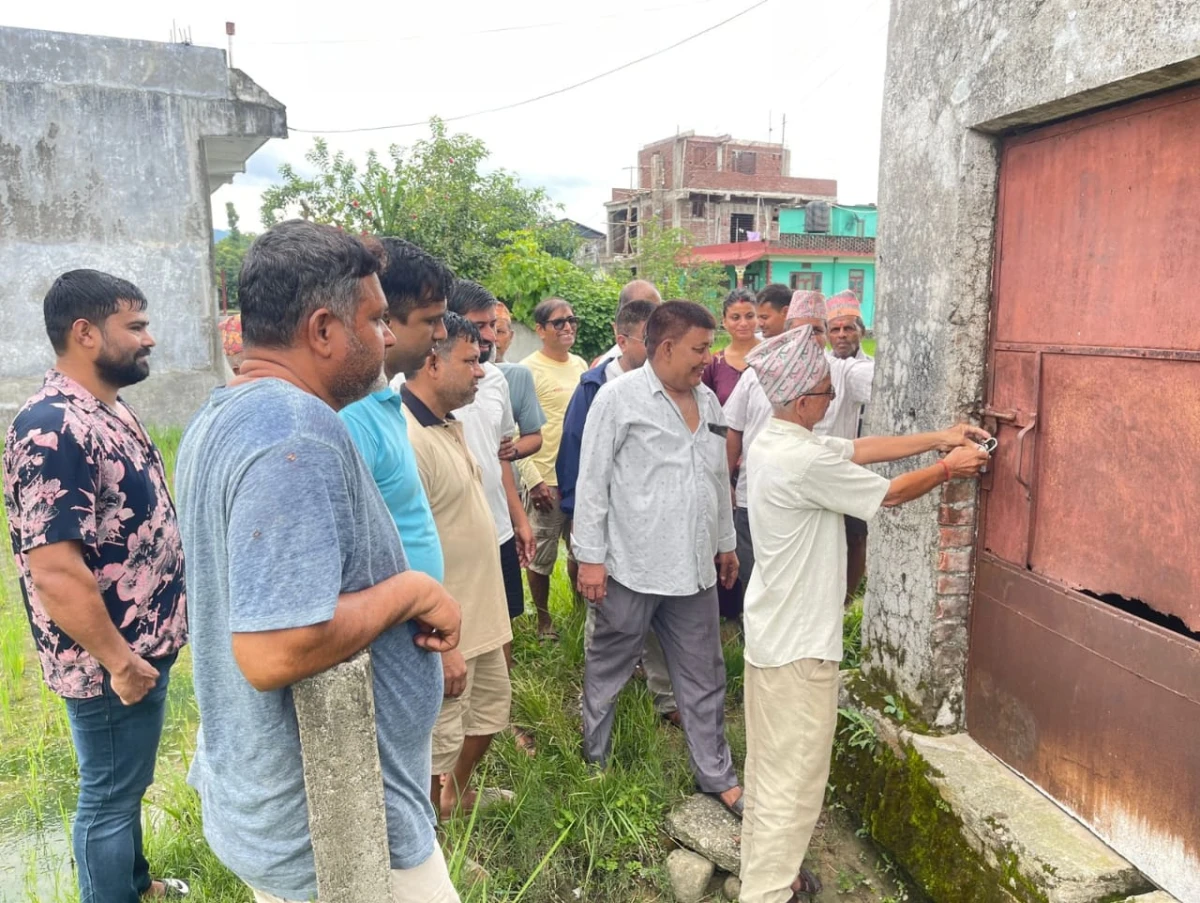 घोडाहास्थित देवदह खानेपानीको बोरिङमा स्थानीयले लगाए ताला