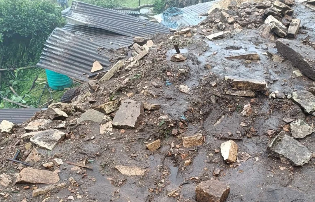 पहिरोले  घर र फर्म बगाउदाँ गोरखामा ५ जना बेपत्ता