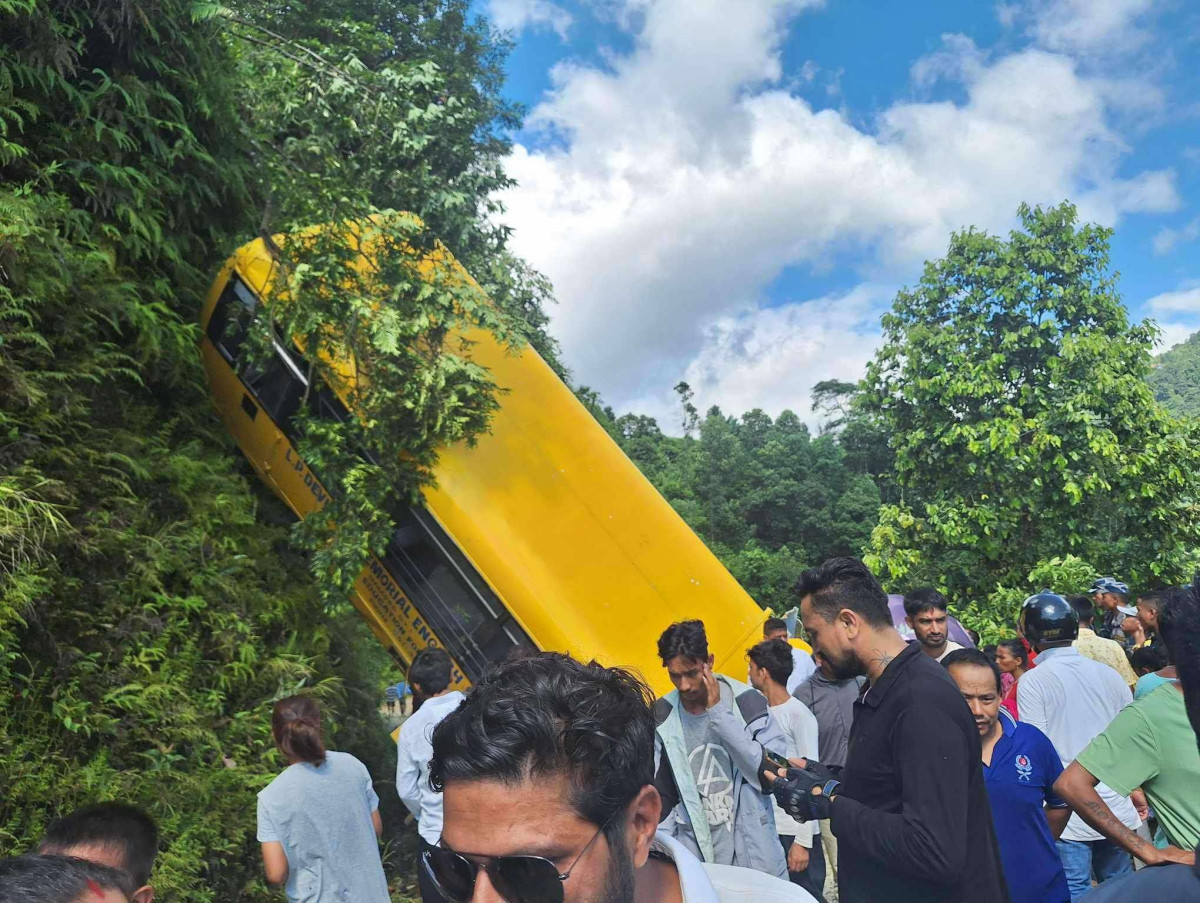 पोखराको मट्टिखान नजिक स्कुल बस दुर्घटना