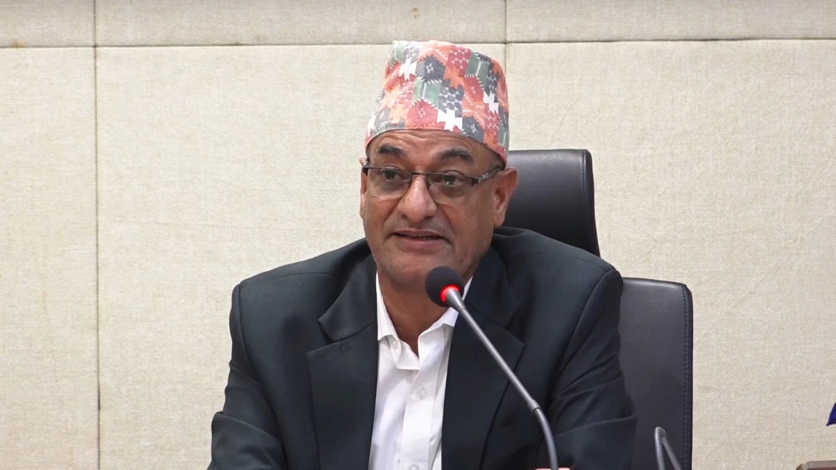 काँग्रेस र एमालेले मात्रै संविधान संशोधन गर्न सक्दैनन् : गृहमन्त्री लेखक