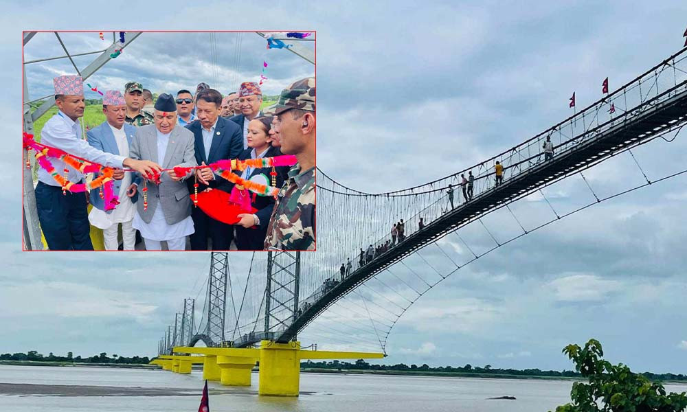 राष्ट्रपति पौडेलद्वारा सुस्ता जोड्ने झोलुंगे पुल उद्घाटन
