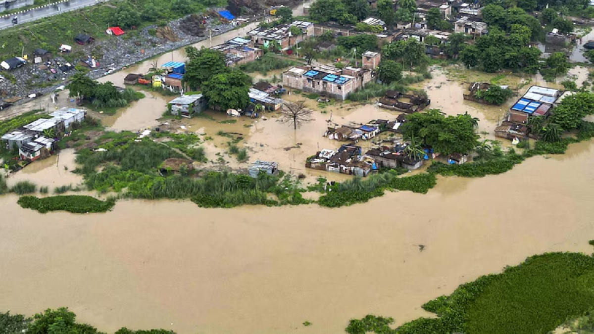 कोशी नदीमा पानीको सतह बढ्यो, ३० ढोका खोलियो