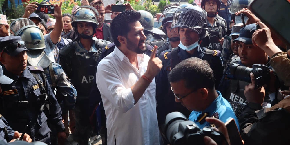 रवि लामिछानेलाई ६ दिन हिरासतमा राख्न अदालतकाे अनुमति